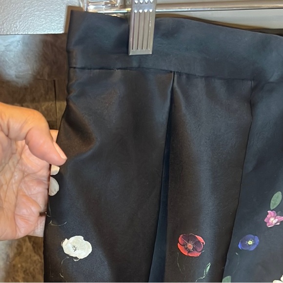 H&M Black A-Line Pleated Sateen Floral print skirt size 10 - Picture 8 of 16